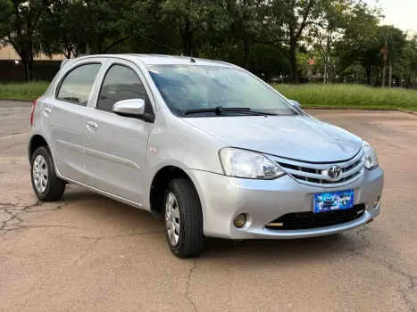 TOYOTA Etios Hatch 1.3 16V 4P FLEX X, Foto 2