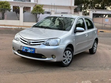TOYOTA Etios Hatch 1.3 16V 4P FLEX X, Foto 3