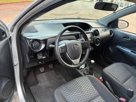 TOYOTA Etios Hatch 1.3 16V 4P FLEX X, Foto 6