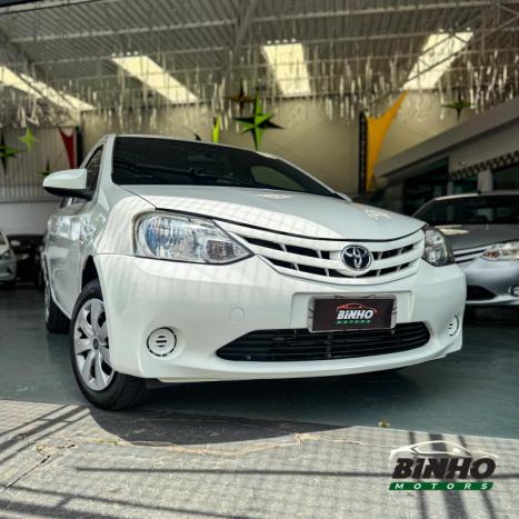 TOYOTA Etios Hatch 1.3 16V 4P FLEX, Foto 2