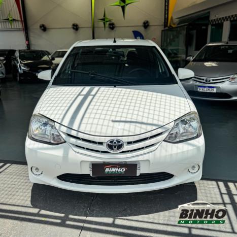 TOYOTA Etios Hatch 1.3 16V 4P FLEX, Foto 3