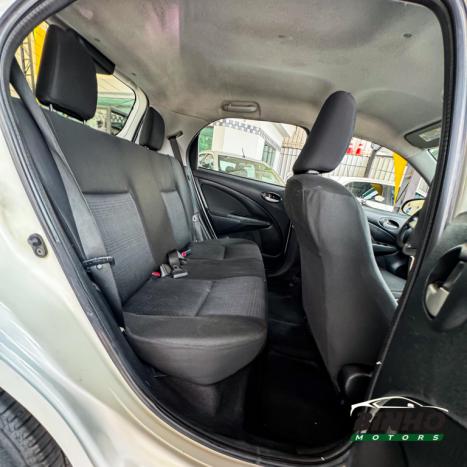 TOYOTA Etios Hatch 1.3 16V 4P FLEX, Foto 9