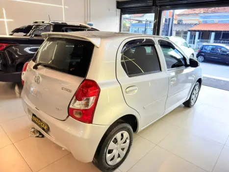 TOYOTA Etios Hatch 1.3 16V 4P FLEX X, Foto 4