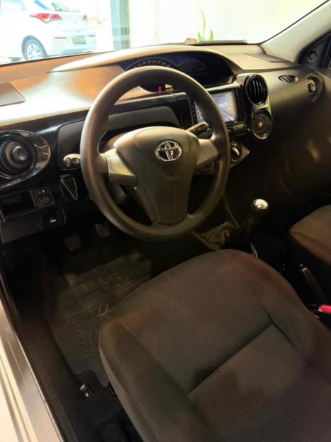 TOYOTA Etios Hatch 1.3 16V 4P FLEX X, Foto 8