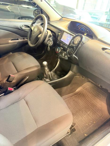 TOYOTA Etios Hatch 1.3 16V 4P FLEX X, Foto 9