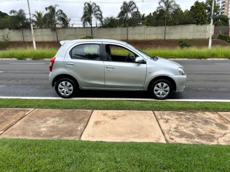TOYOTA Etios Hatch 1.5 16V 4P FLEX XS, Foto 2