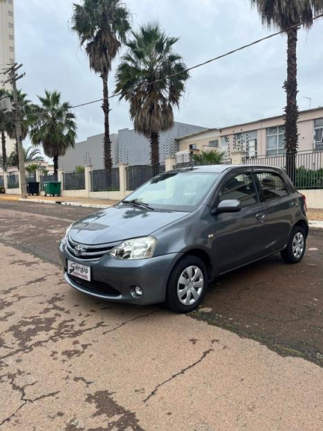TOYOTA Etios Hatch 1.3 16V 4P FLEX XS, Foto 2