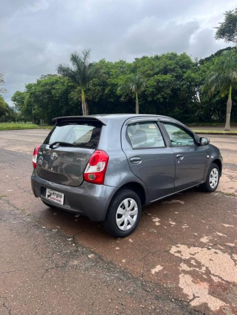 TOYOTA Etios Hatch 1.3 16V 4P FLEX XS, Foto 8