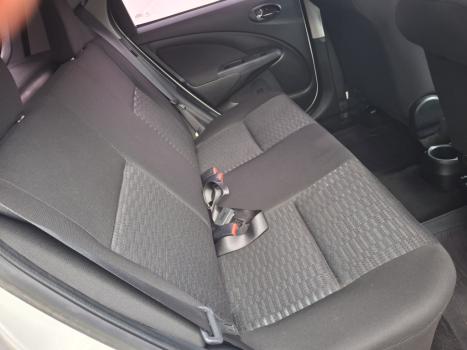 TOYOTA Etios Hatch 1.3 16V 4P FLEX X, Foto 8