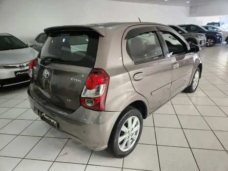 TOYOTA Etios Hatch 1.5 16V 4P FLEX X PLUS AUTOM�TICO, Foto 9