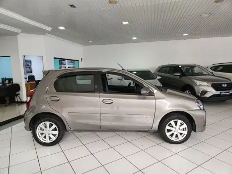 TOYOTA Etios Hatch 1.5 16V 4P FLEX X PLUS AUTOM�TICO, Foto 10