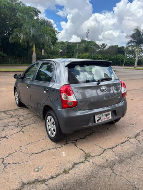 TOYOTA Etios Hatch 1.3 16V 4P FLEX X, Foto 5