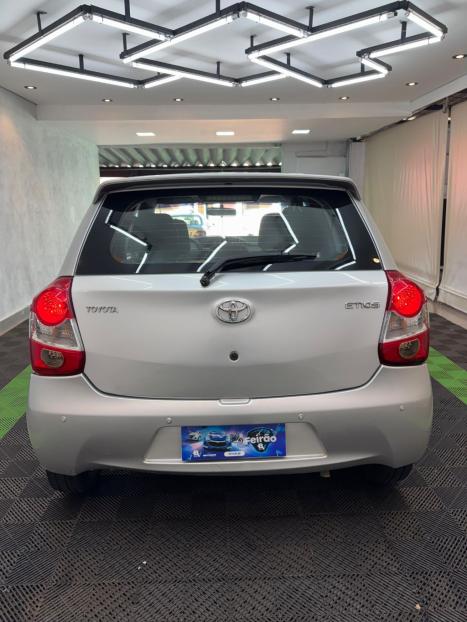 TOYOTA Etios Hatch 1.3 16V 4P FLEX X, Foto 5
