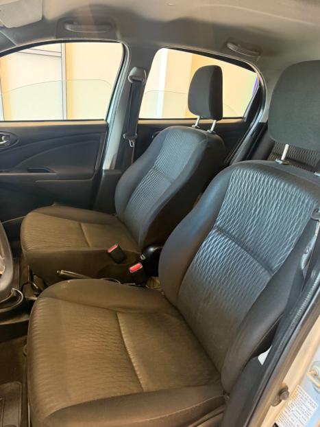 TOYOTA Etios Hatch 1.3 16V 4P FLEX X, Foto 6
