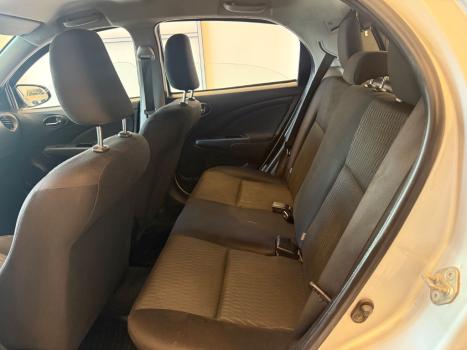 TOYOTA Etios Hatch 1.3 16V 4P FLEX X, Foto 11