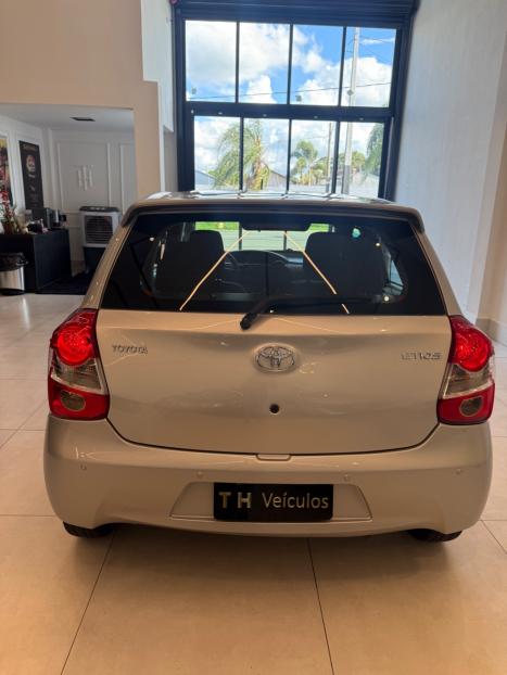 TOYOTA Etios Hatch 1.3 16V 4P FLEX X, Foto 13