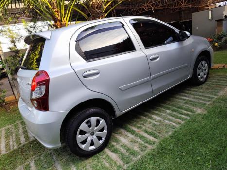TOYOTA Etios Hatch 1.3 16V 4P FLEX X, Foto 4