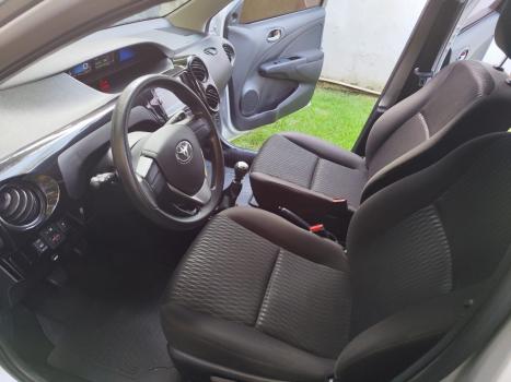 TOYOTA Etios Hatch 1.3 16V 4P FLEX X, Foto 9