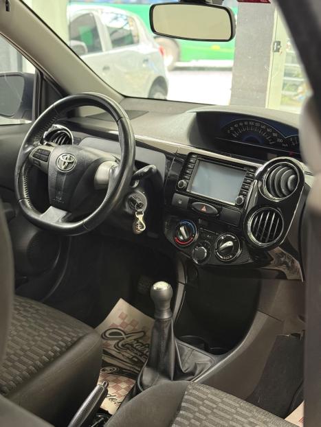 TOYOTA Etios Hatch 1.5 16V 4P FLEX XLS, Foto 4