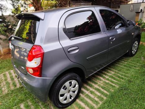 TOYOTA Etios Hatch 1.3 16V 4P FLEX X, Foto 6