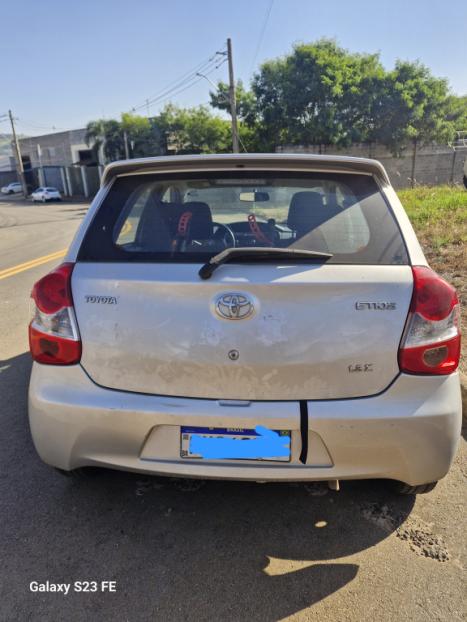 TOYOTA Etios Hatch 1.3 16V 4P FLEX X, Foto 2
