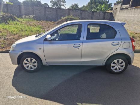 TOYOTA Etios Hatch 1.3 16V 4P FLEX X, Foto 3