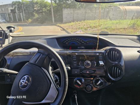 TOYOTA Etios Hatch 1.3 16V 4P FLEX X, Foto 4