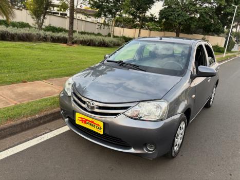 TOYOTA Etios Hatch 1.3 16V 4P FLEX X, Foto 2