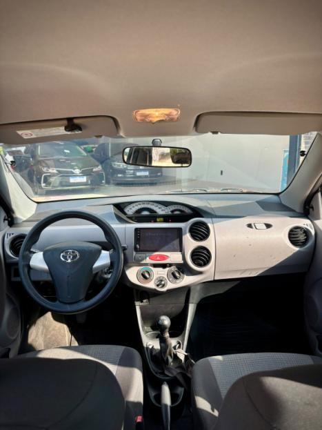 TOYOTA Etios Hatch 1.3 16V 4P FLEX XS, Foto 8