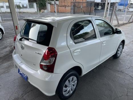 TOYOTA Etios Hatch 1.3 16V 4P FLEX X AUTOM�TICO, Foto 4