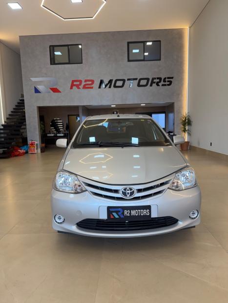 TOYOTA Etios Hatch 1.3 16V 4P FLEX, Foto 2