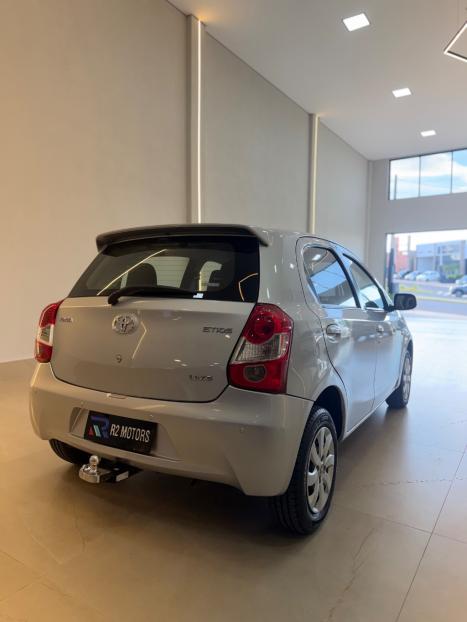 TOYOTA Etios Hatch 1.3 16V 4P FLEX, Foto 3