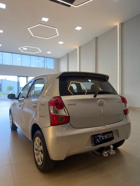 TOYOTA Etios Hatch 1.3 16V 4P FLEX, Foto 5