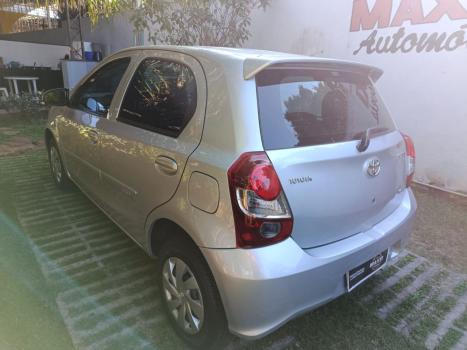 TOYOTA Etios Hatch 1.3 16V 4P FLEX X, Foto 2