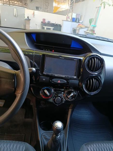 TOYOTA Etios Hatch 1.3 16V 4P FLEX X, Foto 5