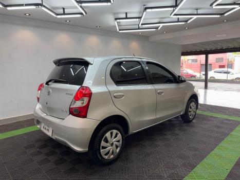 TOYOTA Etios Hatch 1.5 16V 4P FLEX XS AUTOM�TICO, Foto 4