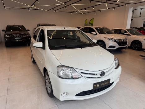 TOYOTA Etios Hatch 1.3 16V 4P FLEX X, Foto 2