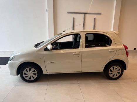 TOYOTA Etios Hatch 1.3 16V 4P FLEX X, Foto 3