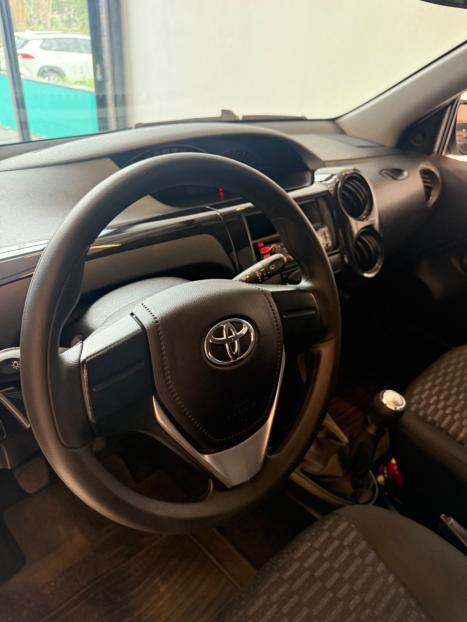 TOYOTA Etios Hatch 1.3 16V 4P FLEX X, Foto 6