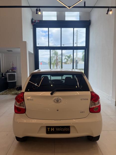 TOYOTA Etios Hatch 1.3 16V 4P FLEX X, Foto 11