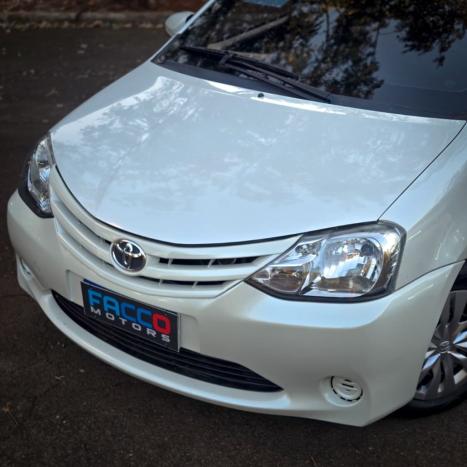 TOYOTA Etios Hatch 1.3 16V 4P FLEX X, Foto 2