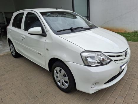 TOYOTA Etios Hatch 1.3 16V 4P FLEX X, Foto 2