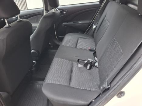 TOYOTA Etios Hatch 1.3 16V 4P FLEX X, Foto 6