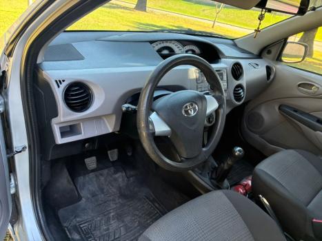 TOYOTA Etios Hatch 1.3 16V 4P FLEX XS, Foto 3