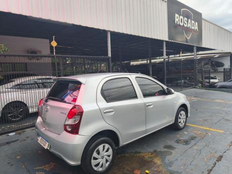 TOYOTA Etios Hatch 1.3 16V 4P FLEX X AUTOMÁTICO, Foto 4