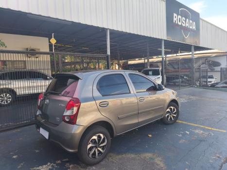 TOYOTA Etios Hatch 1.3 16V 4P FLEX X AUTOMÁTICO, Foto 3