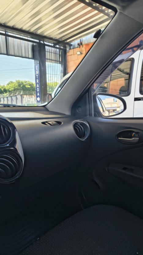 TOYOTA Etios Hatch 1.3 16V 4P FLEX X, Foto 4