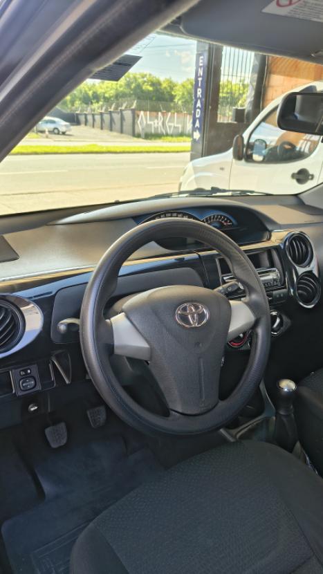 TOYOTA Etios Hatch 1.3 16V 4P FLEX X, Foto 8