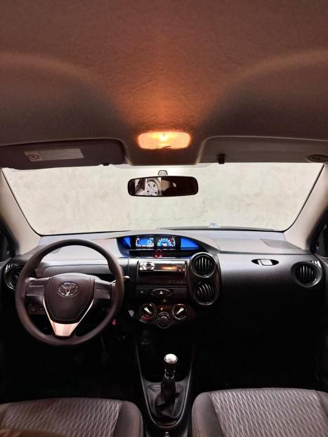 TOYOTA Etios Hatch 1.3 16V 4P FLEX X, Foto 8