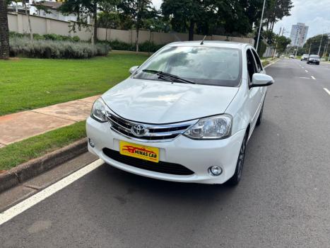 TOYOTA Etios Sedan 1.5 16V 4P FLEX PLATINUM, Foto 3